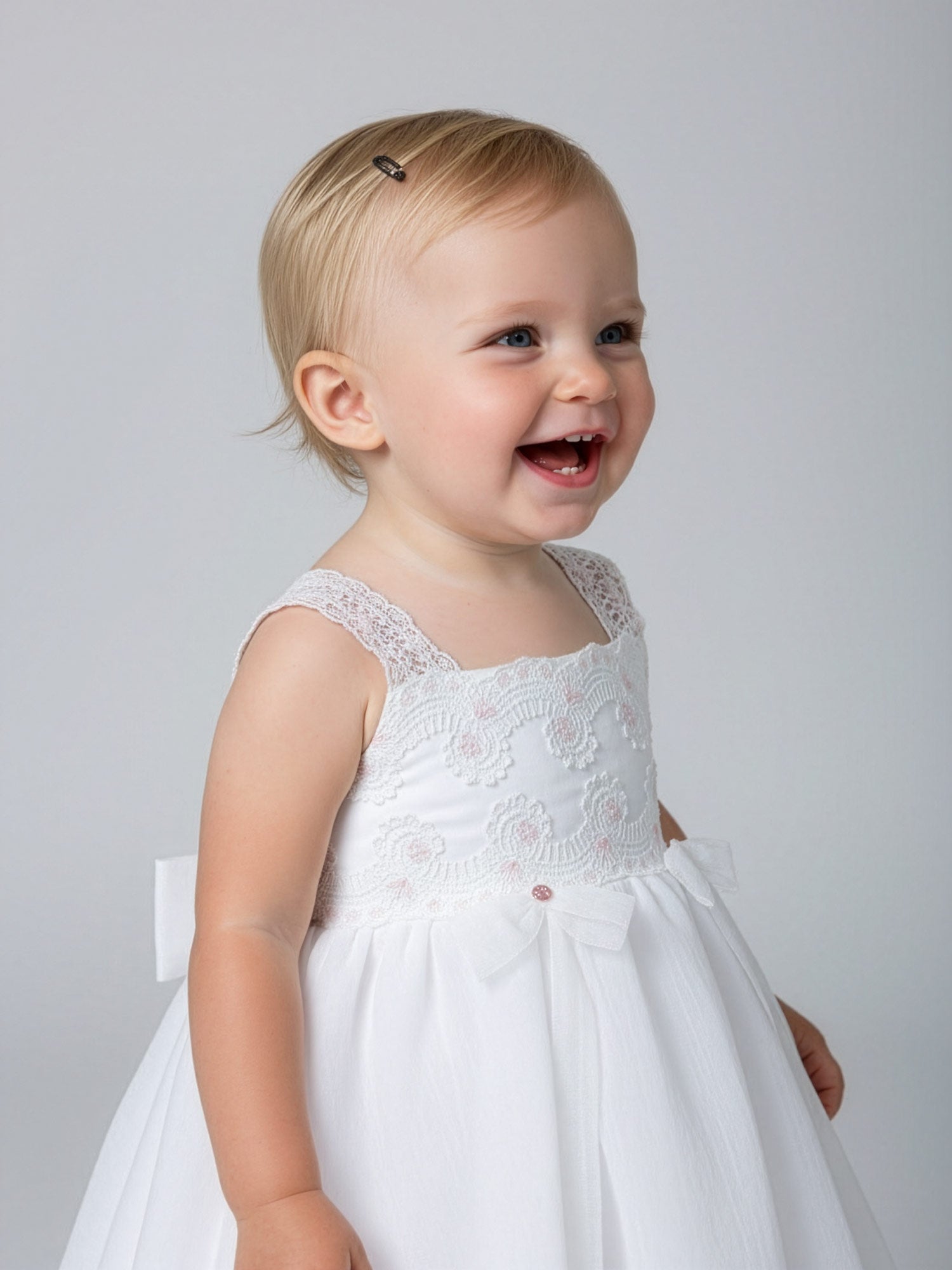 Αμάνικο φόρεμα βάπτισης με κεντημένη δαντέλα-AMATA