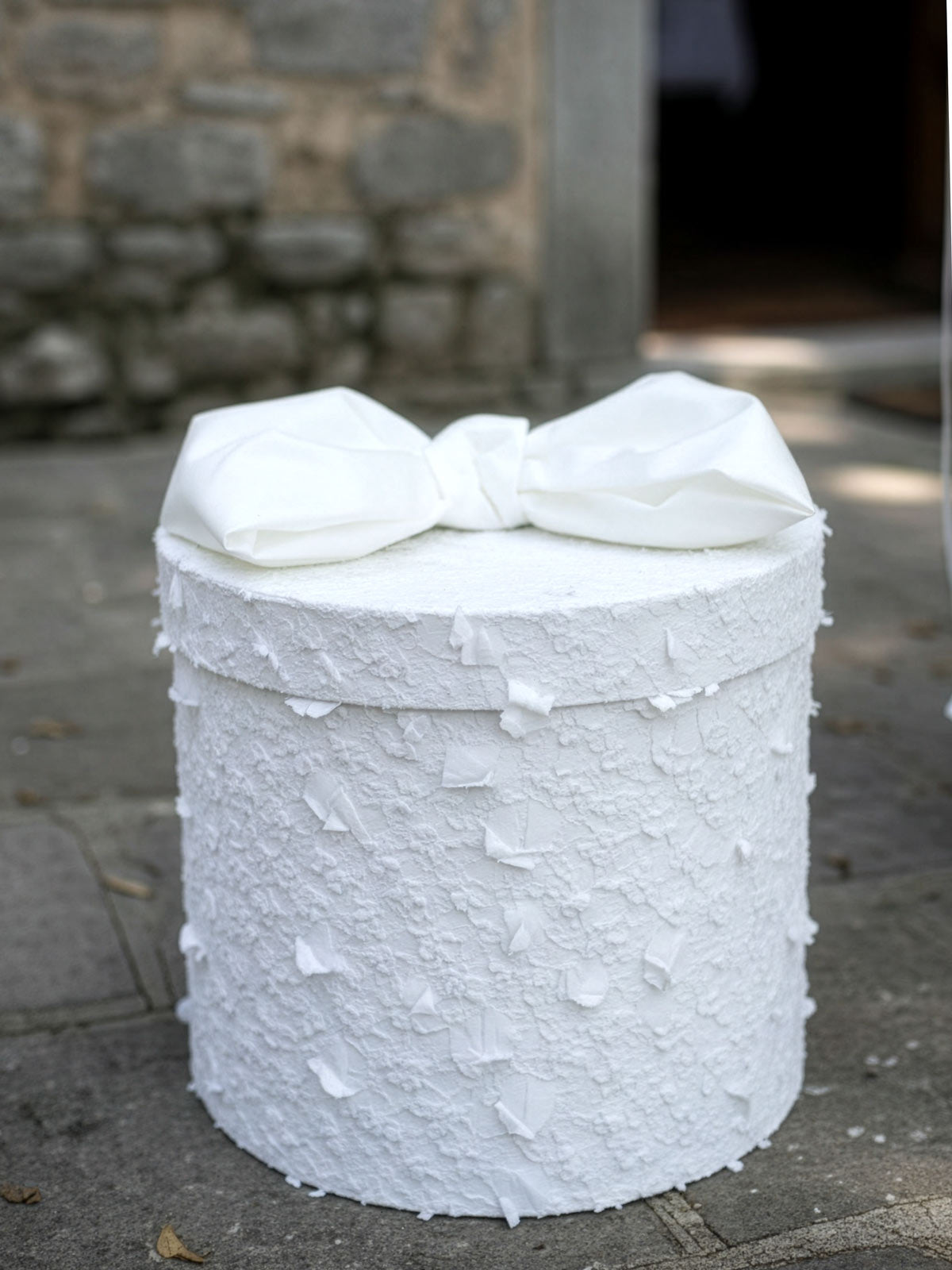 Round baptism Box with lace-COZY