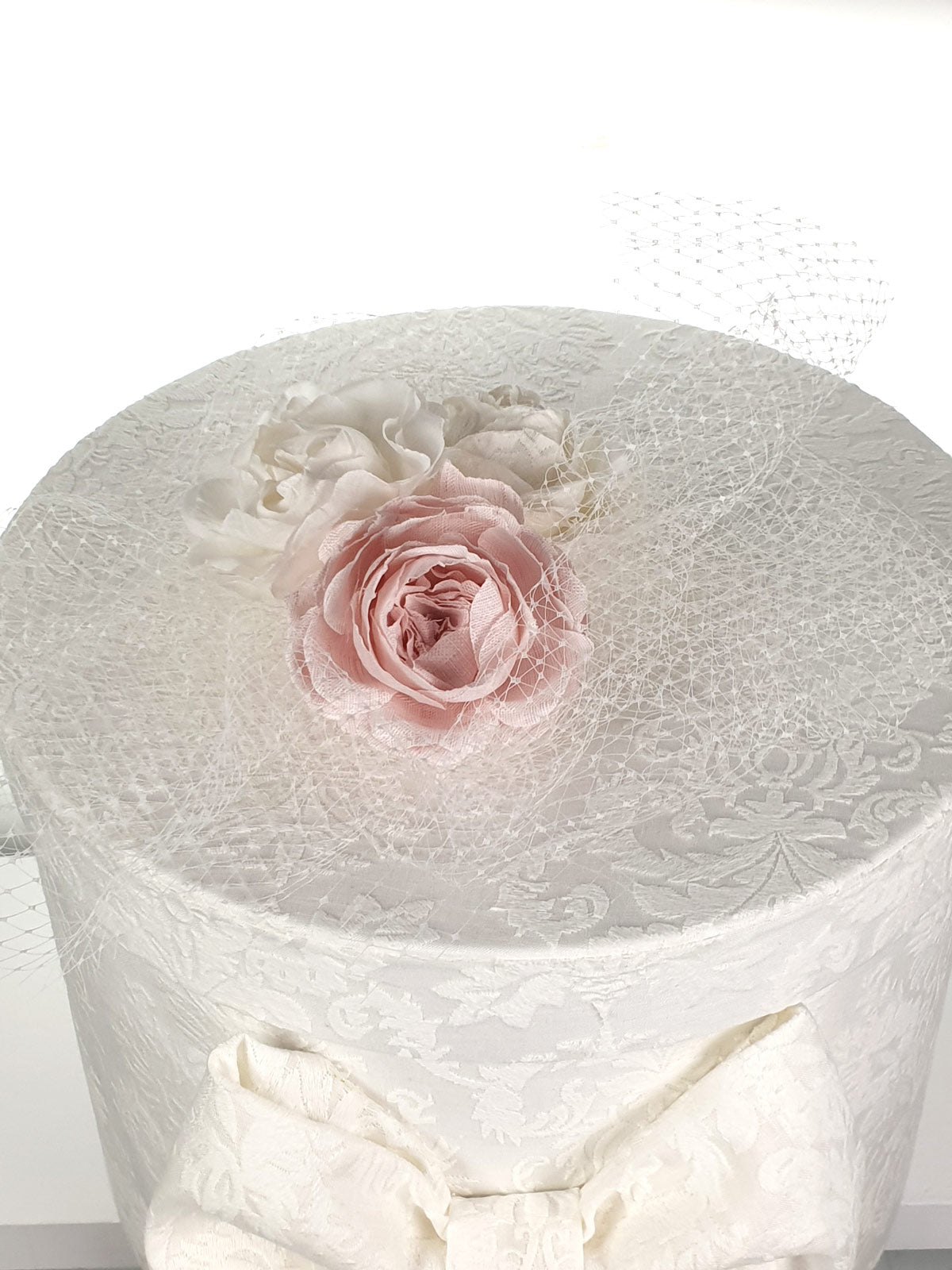 Round baptism Box with  jacquard linen - LOVABLE