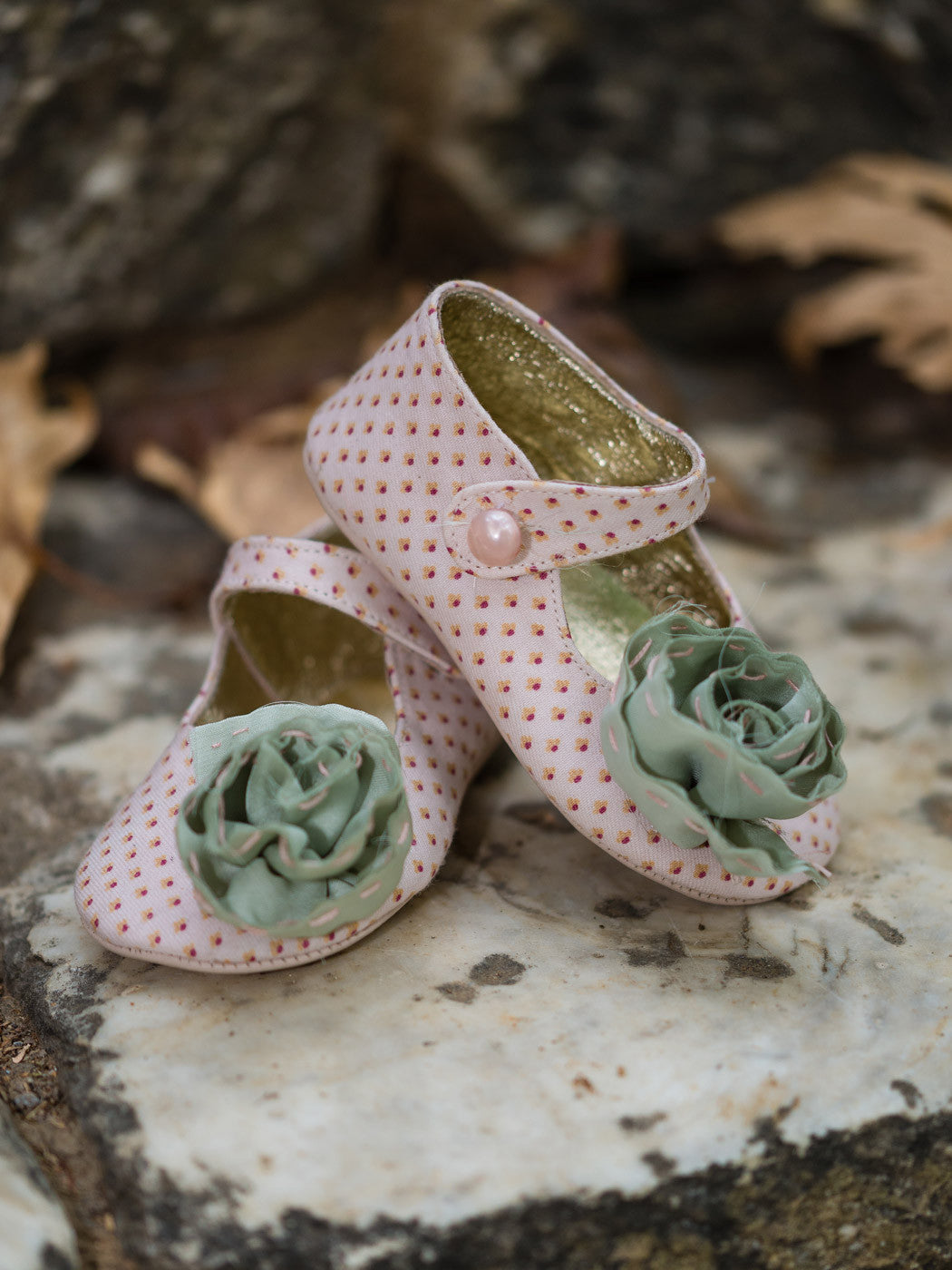 Baby's Shoe for girl with flower - Pink
