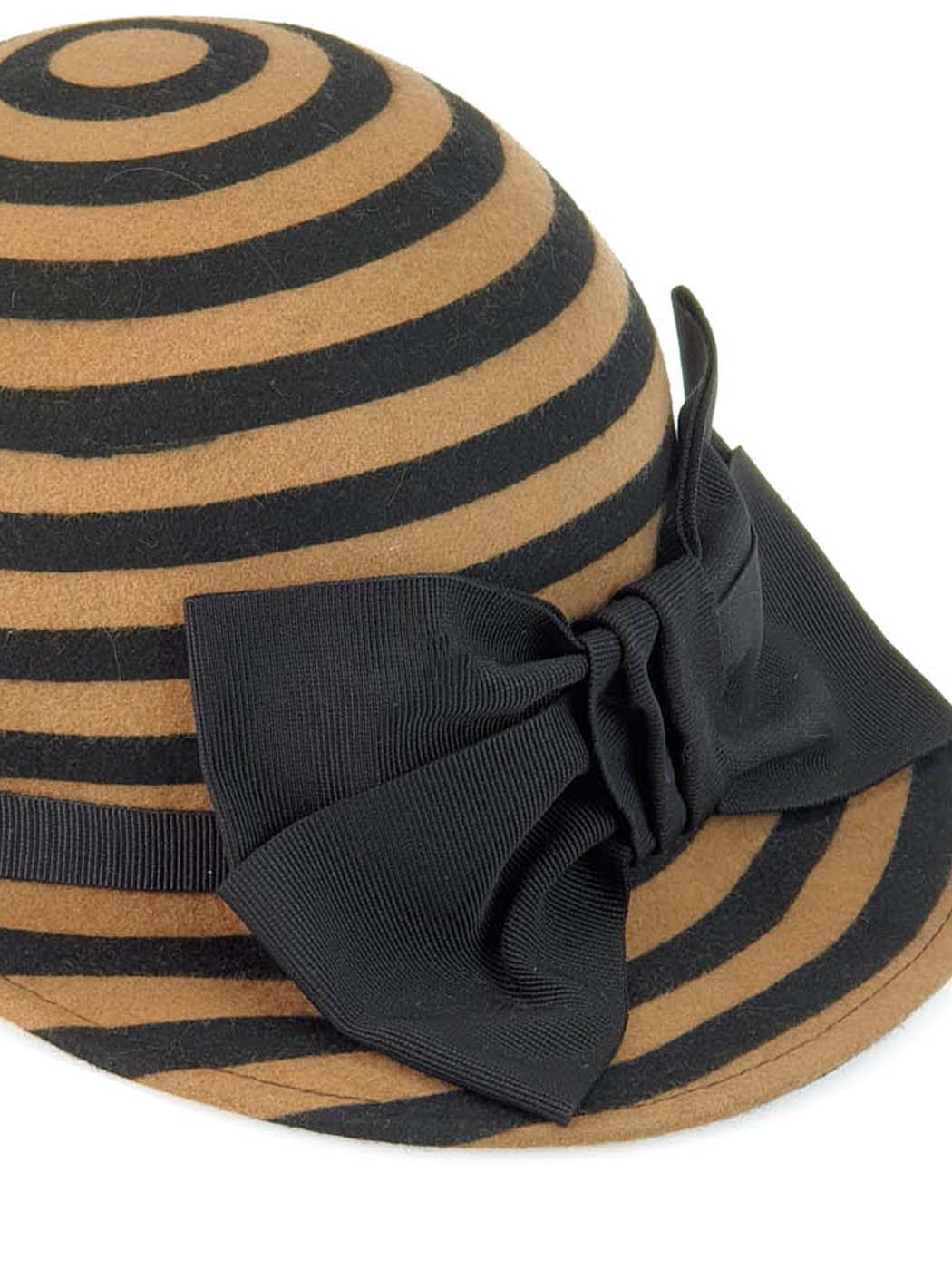 Μάλλινο καπέλο τζόκευ με ρίγες για κορίτσια - W339