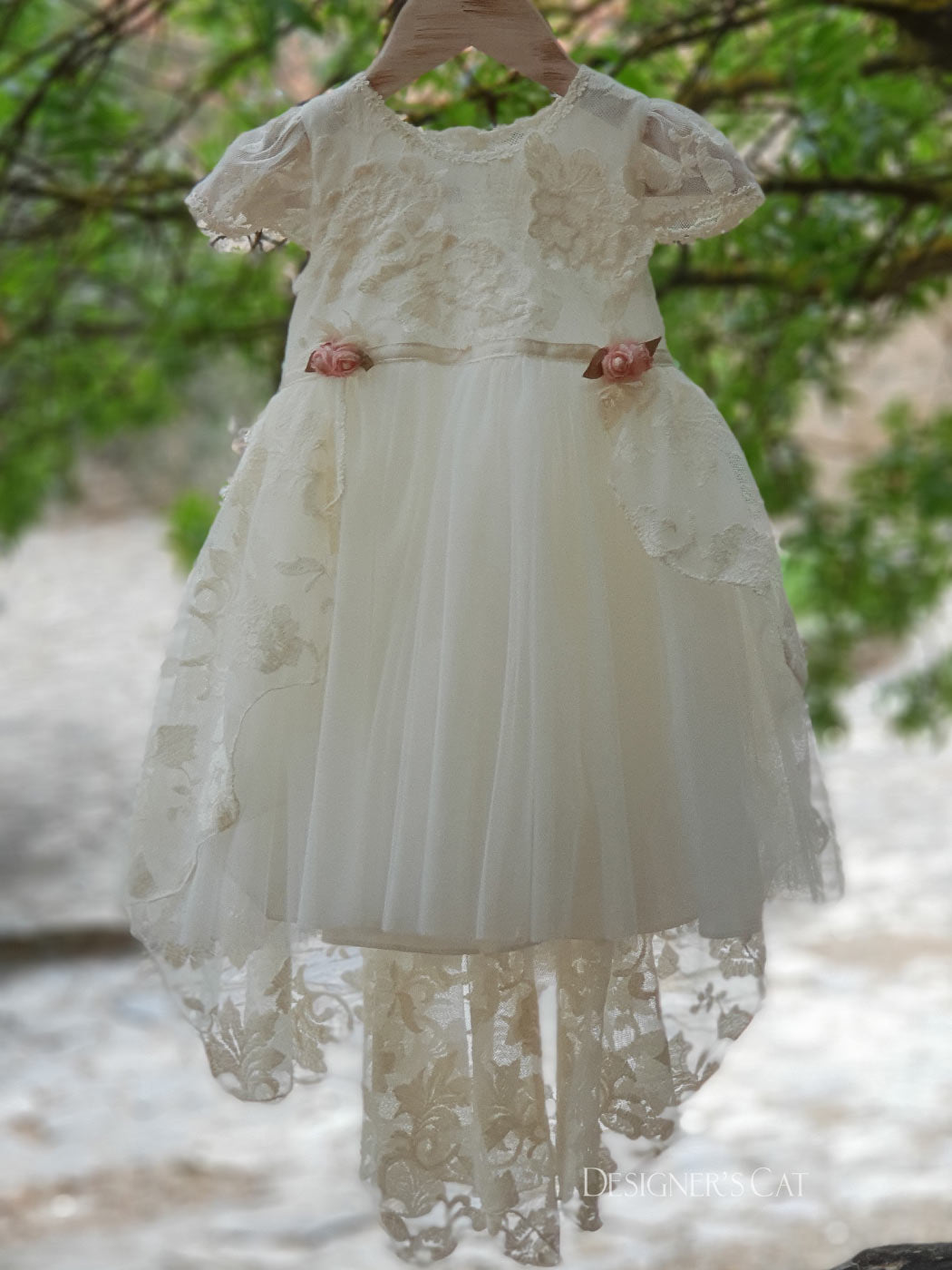 Δαντελένιο Φόρεμα με ουρά - FLORA